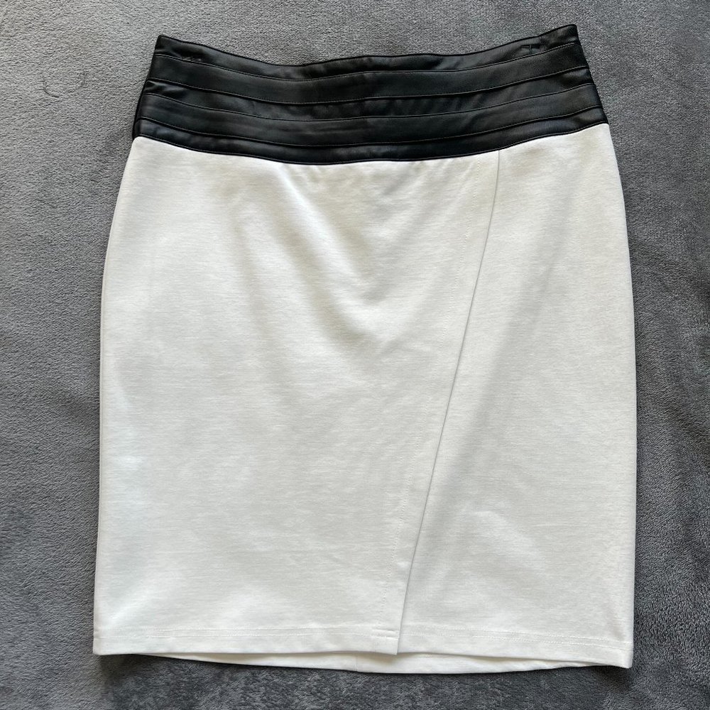 White/Black Pencil Skirt Size 8 Saks Fifth Avenue Black Label